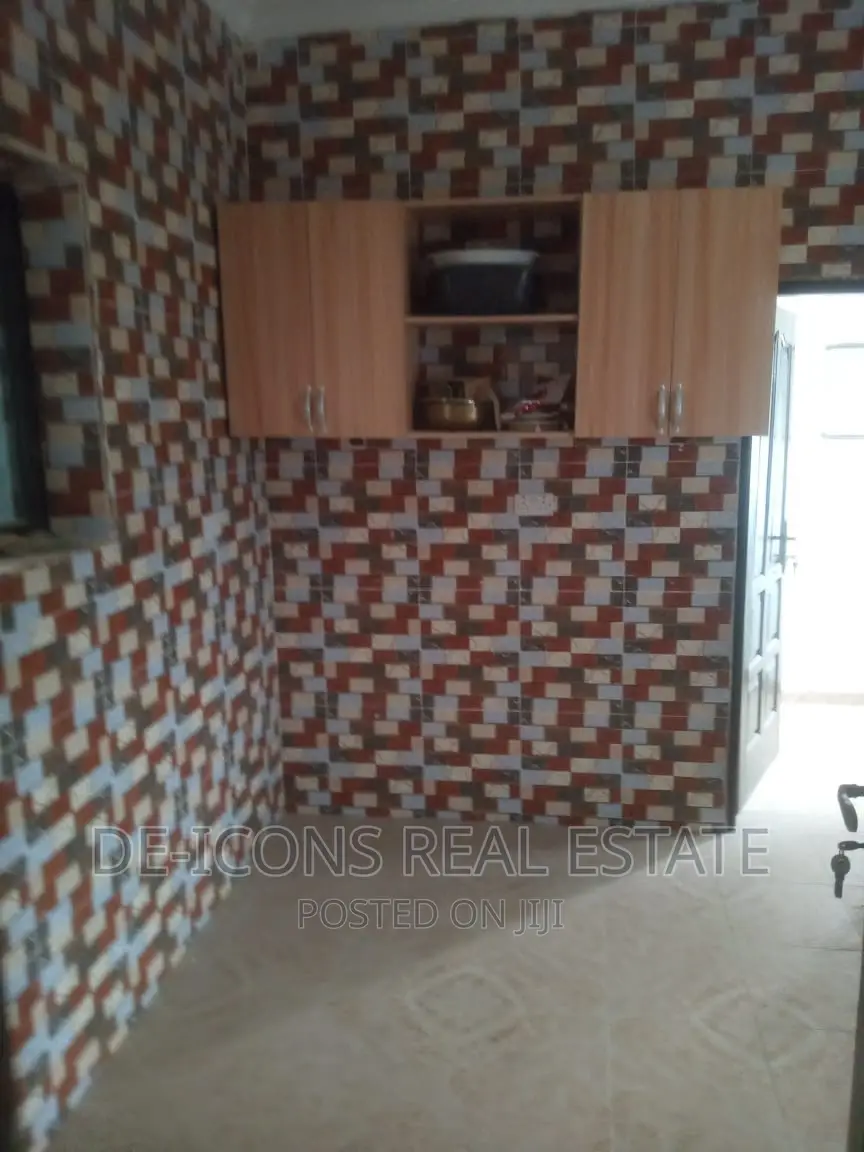 2bdrm Duplex in De-Icons Real Estate, Awutu Senya East Municipal