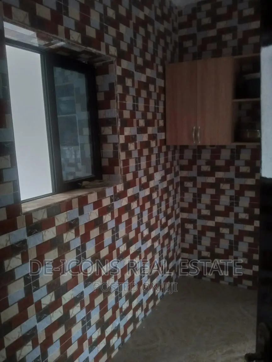 2bdrm Duplex in De-Icons Real Estate, Awutu Senya East Municipal