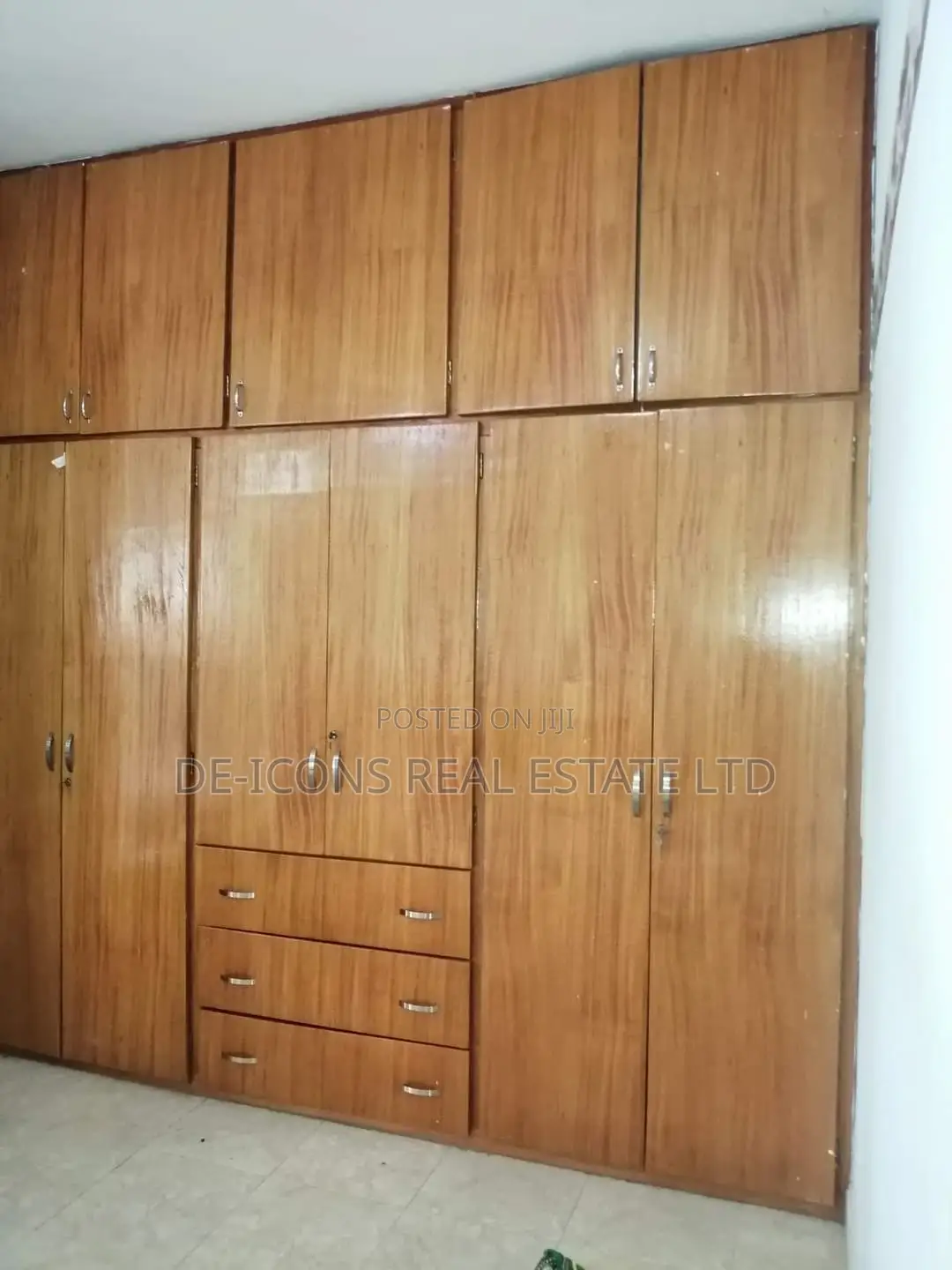 5bdrm Duplex in De-Icons Real Estate, Haatso for rent