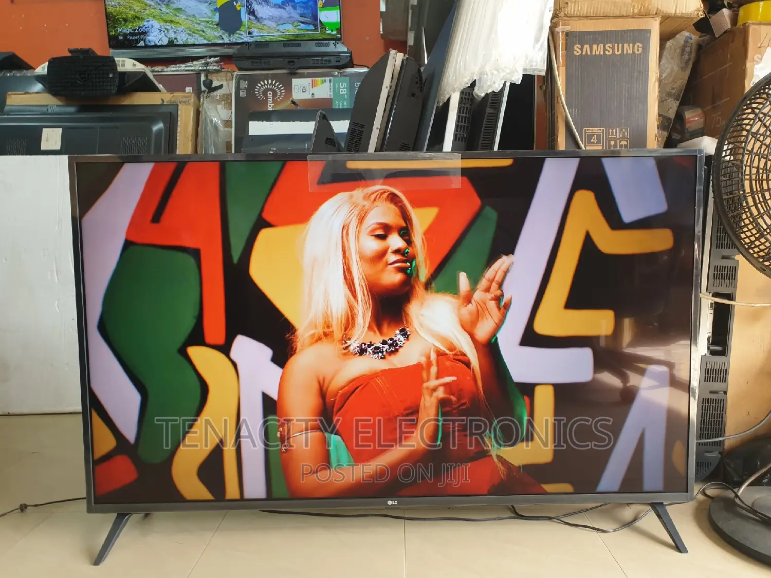 2022/Lg 55"Uhd HDR Smart Satellite TV