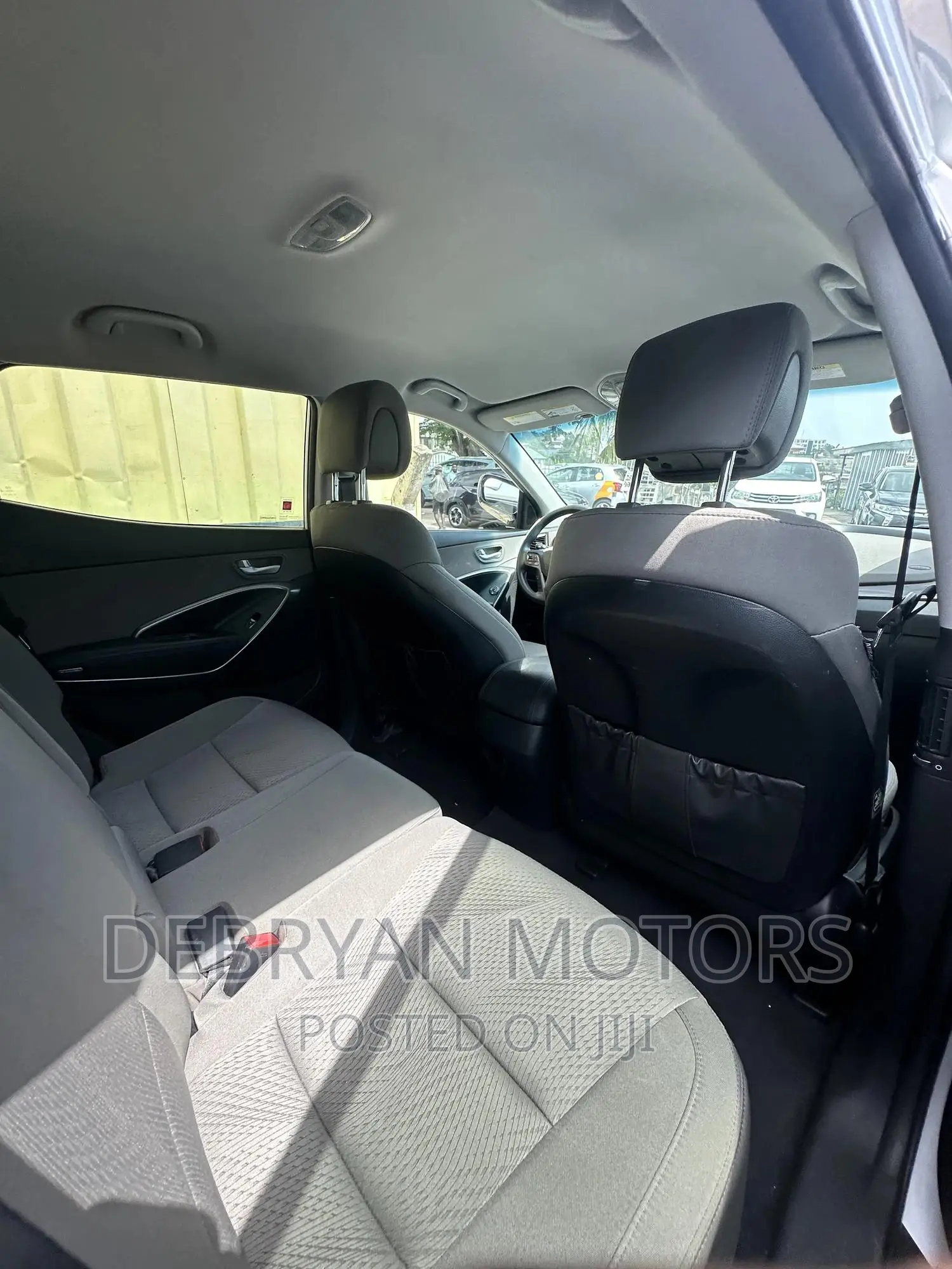 Hyundai Santa Fe SE FWD 2018 White