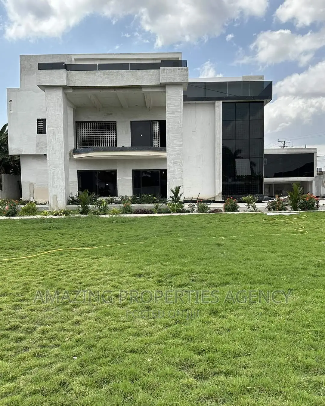 7bdrm House in 7 Bedroom Swim Pool for sale