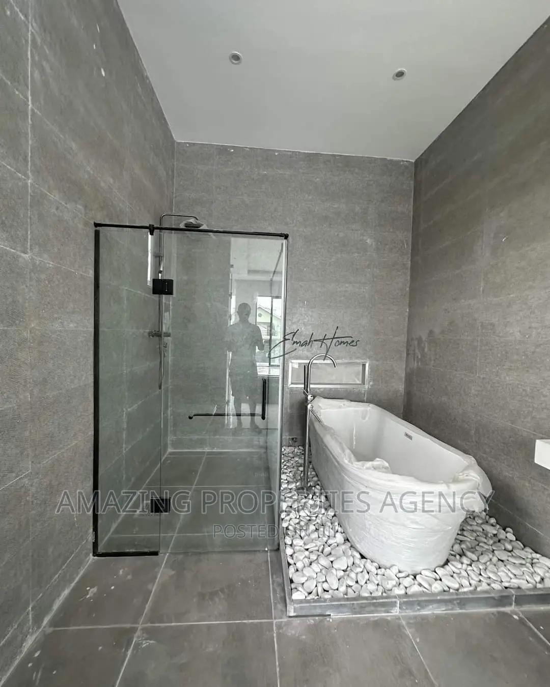 7bdrm House in 7 Bedroom Swim Pool for sale