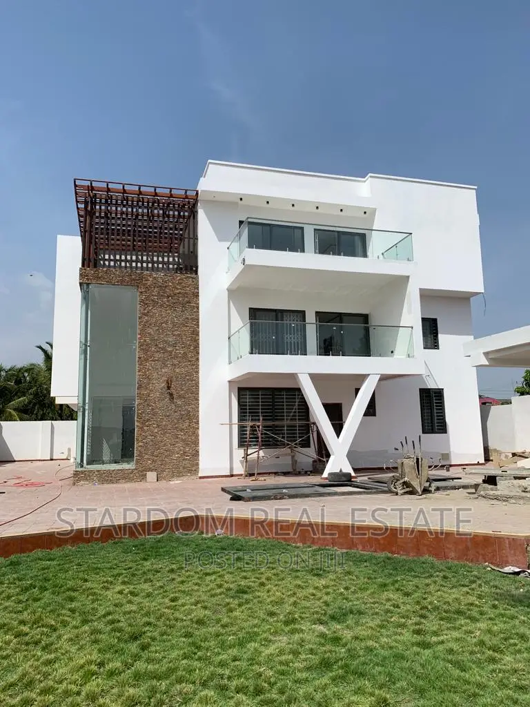 6bdrm Mansion in East Legon for sale