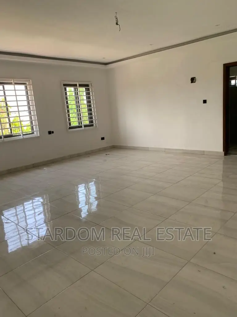 6bdrm Mansion in East Legon for sale