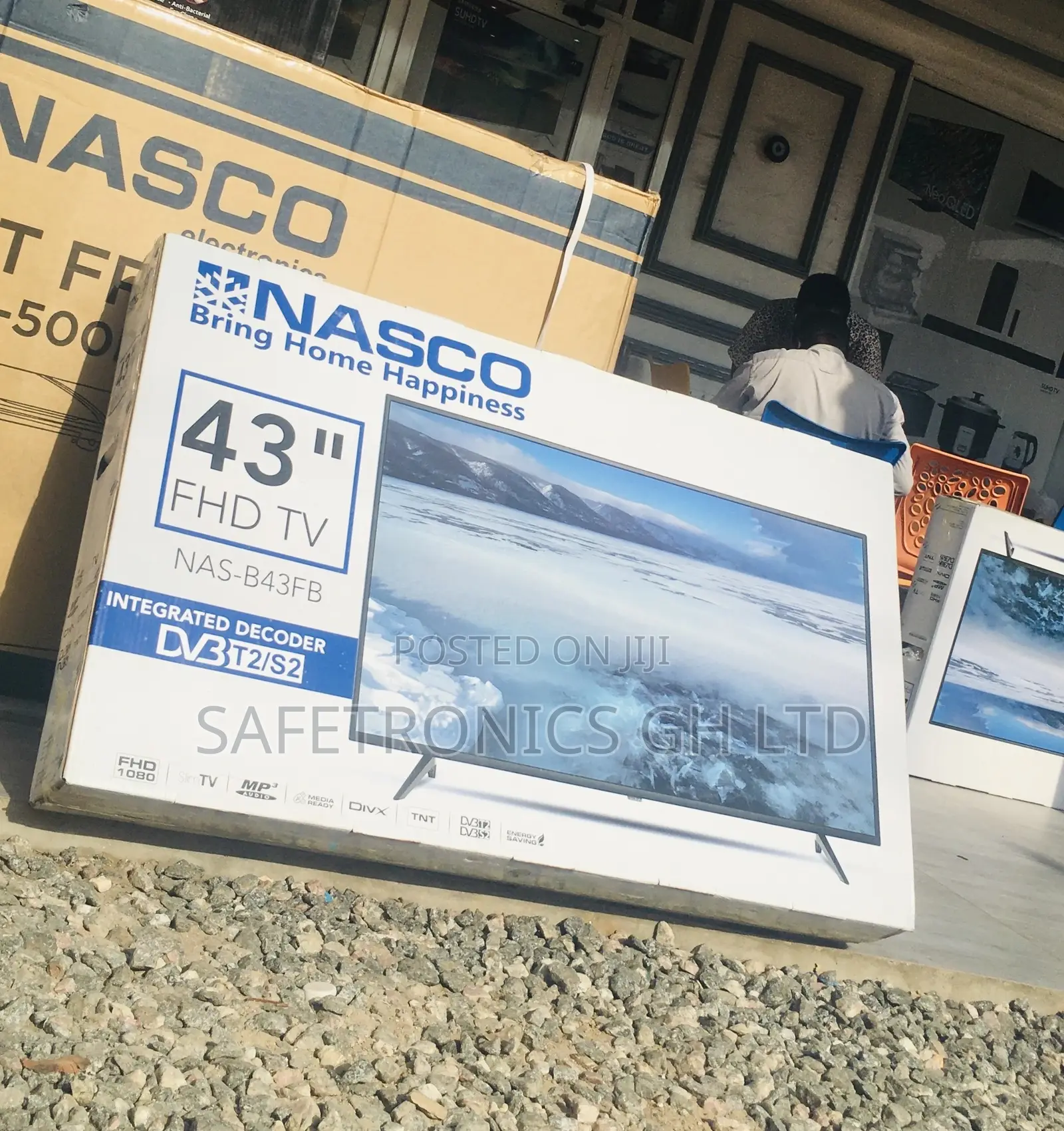 Satellite 43 Inches Glossy LED Digital Black Nasco Tv