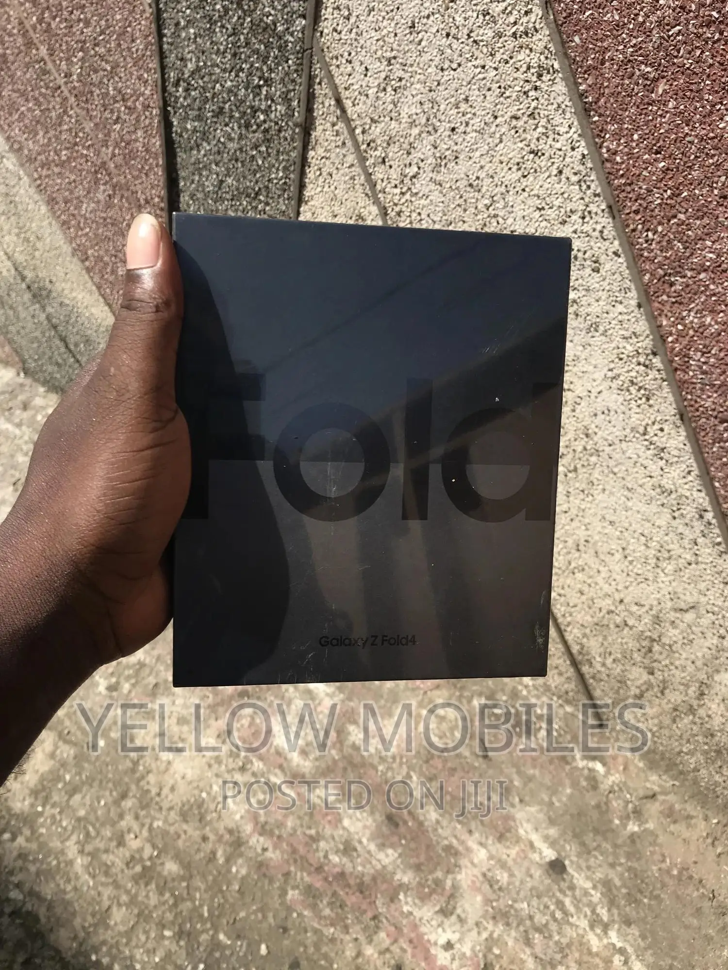 New Samsung Galaxy Z Fold4 256 GB Gold