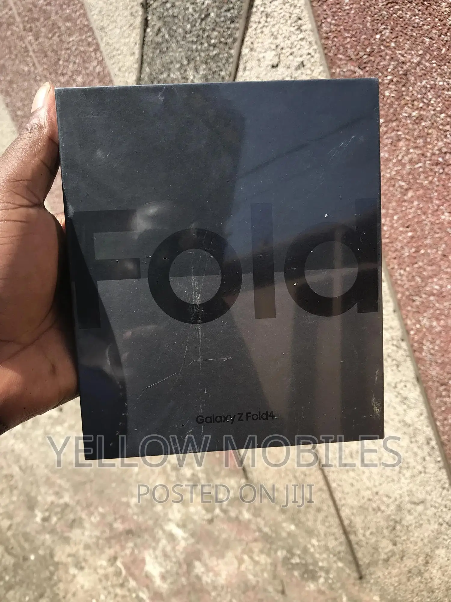 New Samsung Galaxy Z Fold4 256 GB Gold