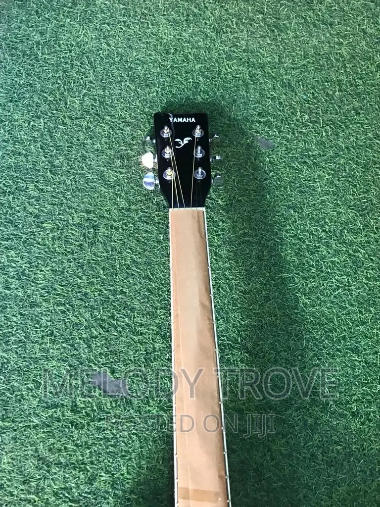 Yamaha Sleek Black Semi-Acoustic Guitar 6strings