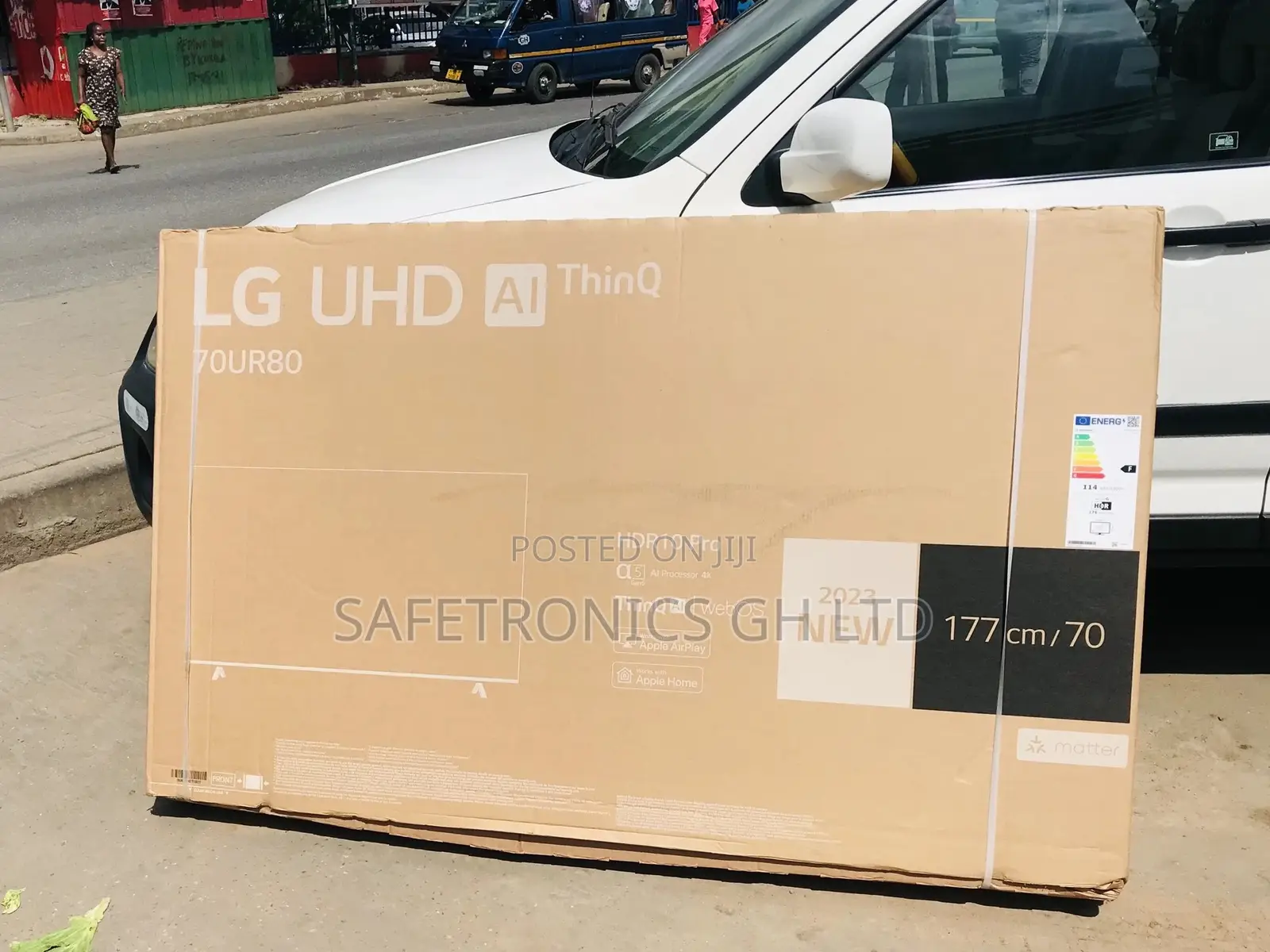 LED Lg Glossy UR80 70 Inches Black Smart UHD Electric Tv