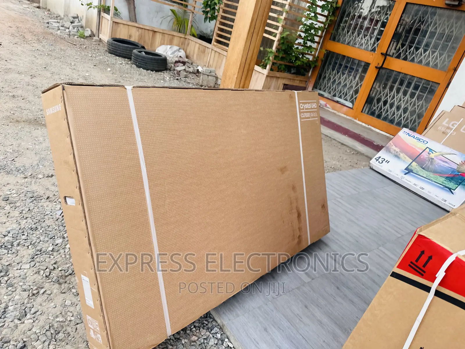 Unlimited Entertainment UHD Smart Glossy 65”Cu71000