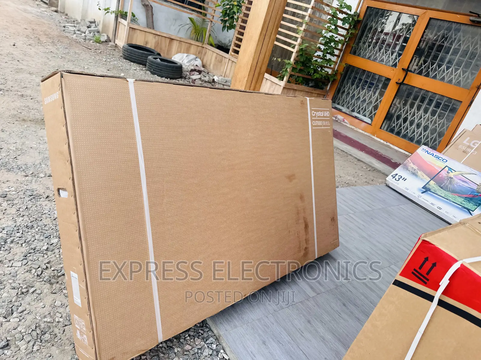 Unlimited Entertainment UHD Smart Glossy 65”Cu71000