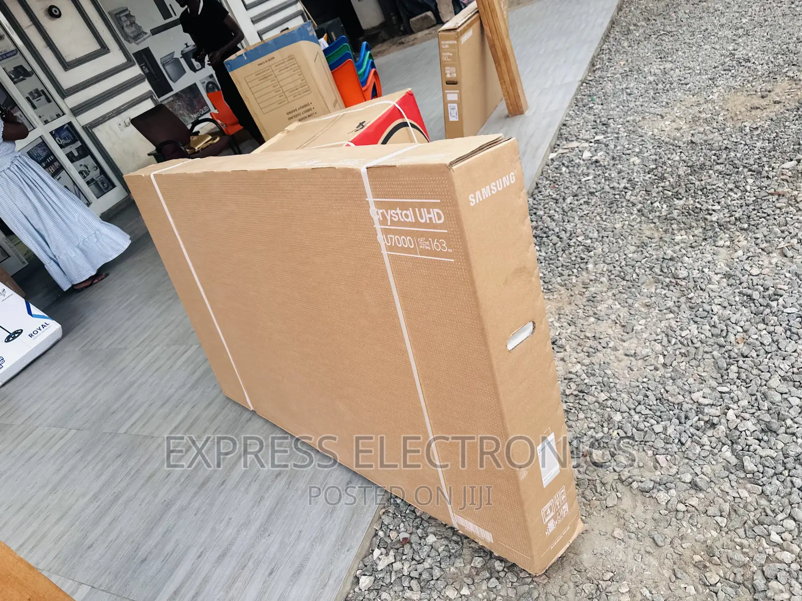 Tizen UHD Smart Samsung 65”Cu7100 With a Remote