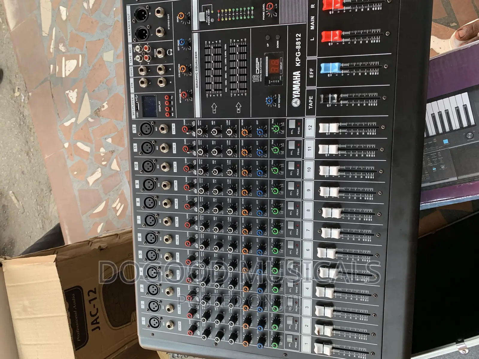 YAMAHA KPG-8812 Active 12channel Mixer