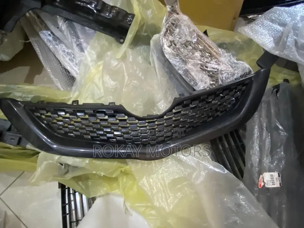 Yaris 2008 Front Shells