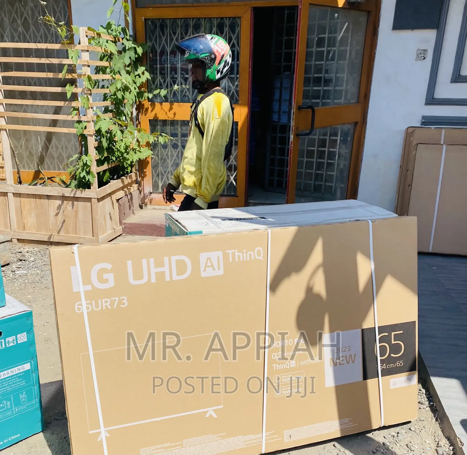 Brand New Lg 65” 65ur7300 Uhd Electric Tv(Black).