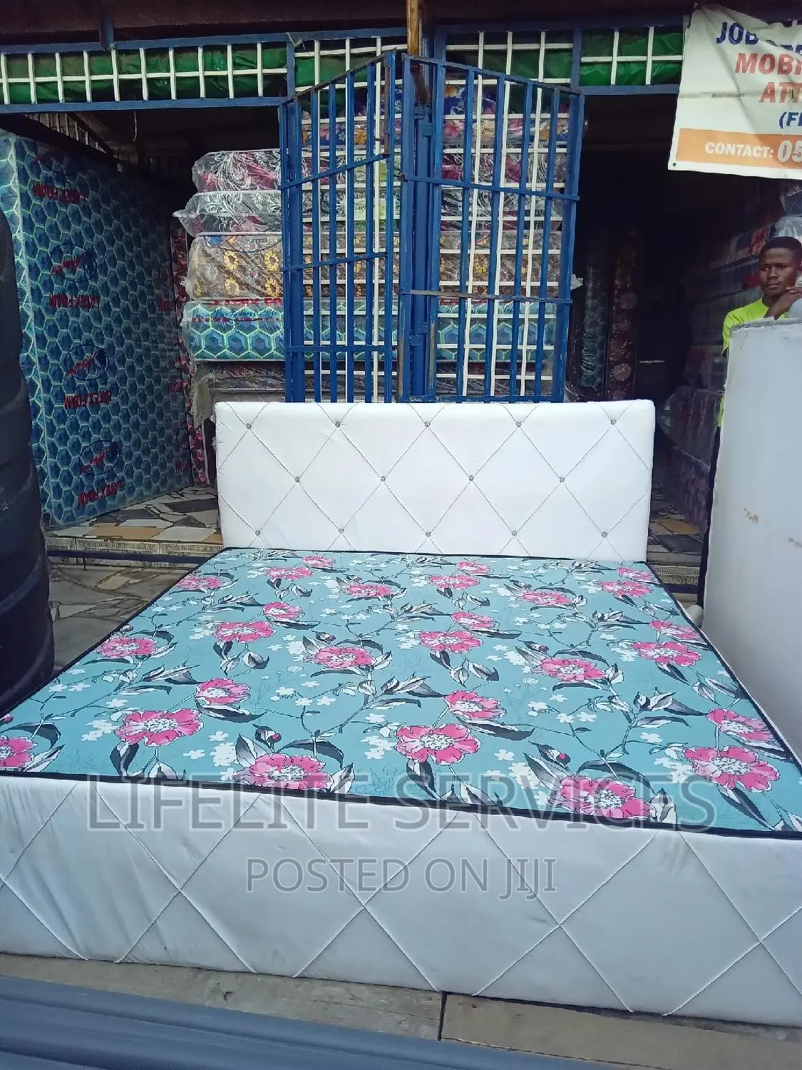 Very Nice Inbuilt Foam Bed Queen Size