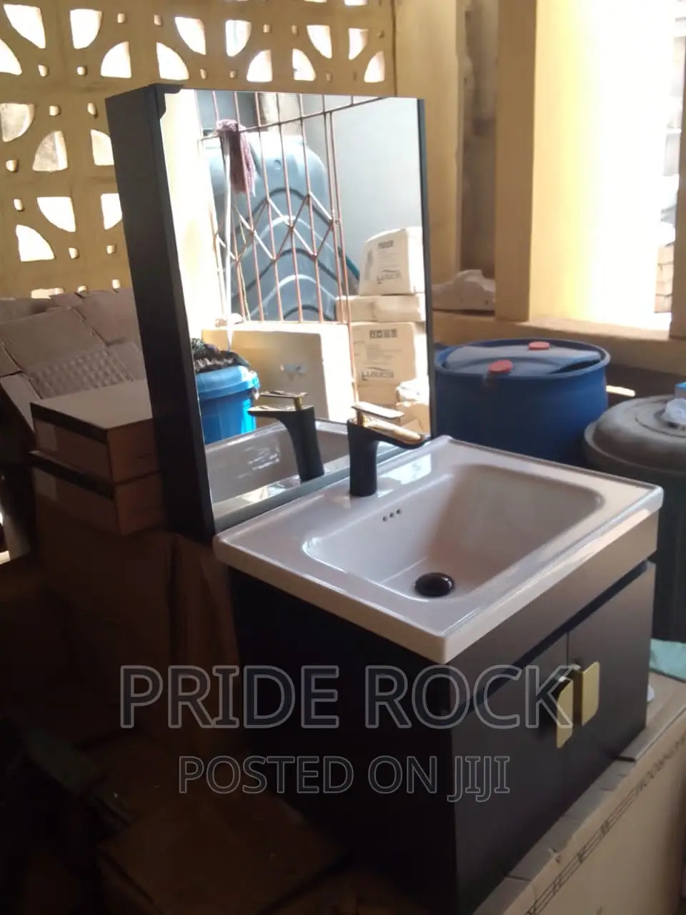 Executive Cabinet Basin With Mirror And Hot And Cold Tap