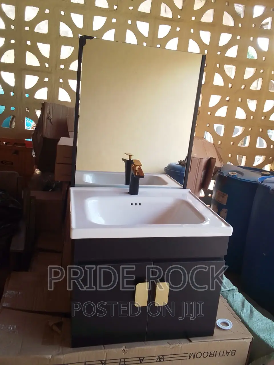 Executive Cabinet Basin With Mirror And Hot And Cold Tap