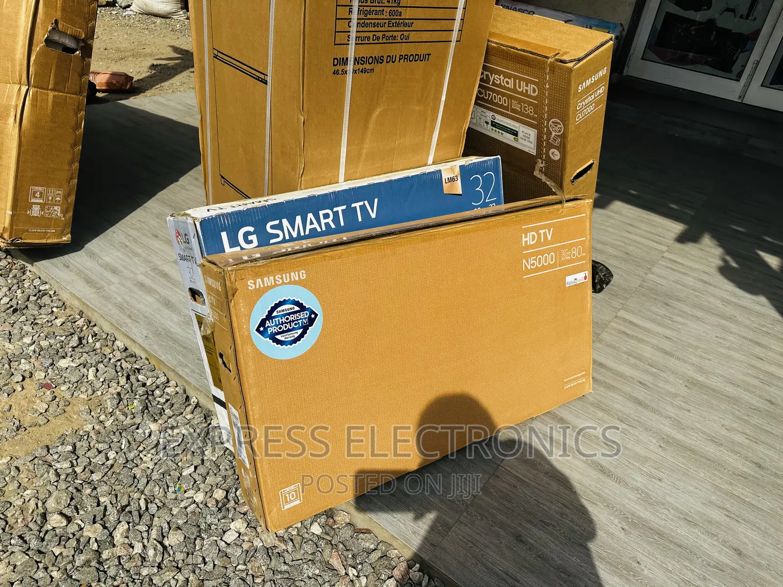 High Glossy Black Slim FHD Satellite 32”N5000 Samsung