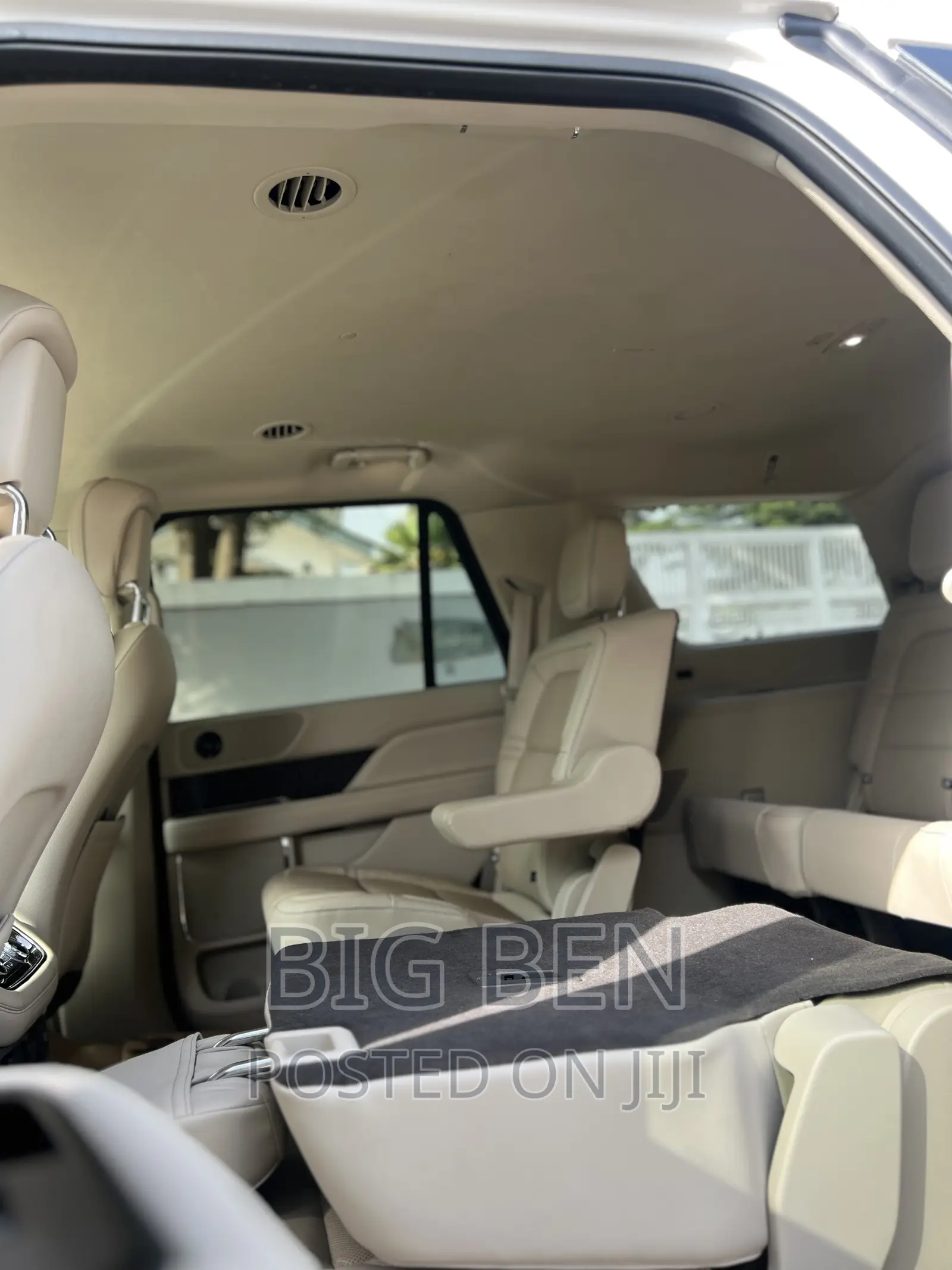 Lincoln Navigator Standard 4x4 2019 White