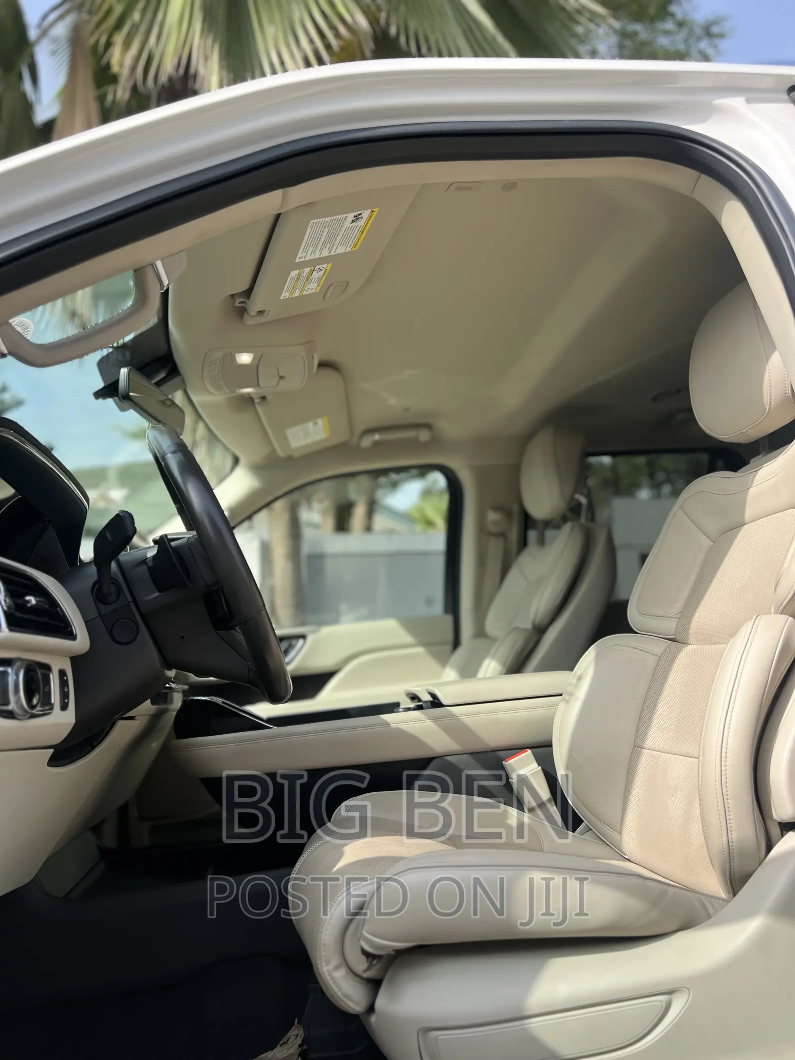 Lincoln Navigator Standard 4x4 2019 White