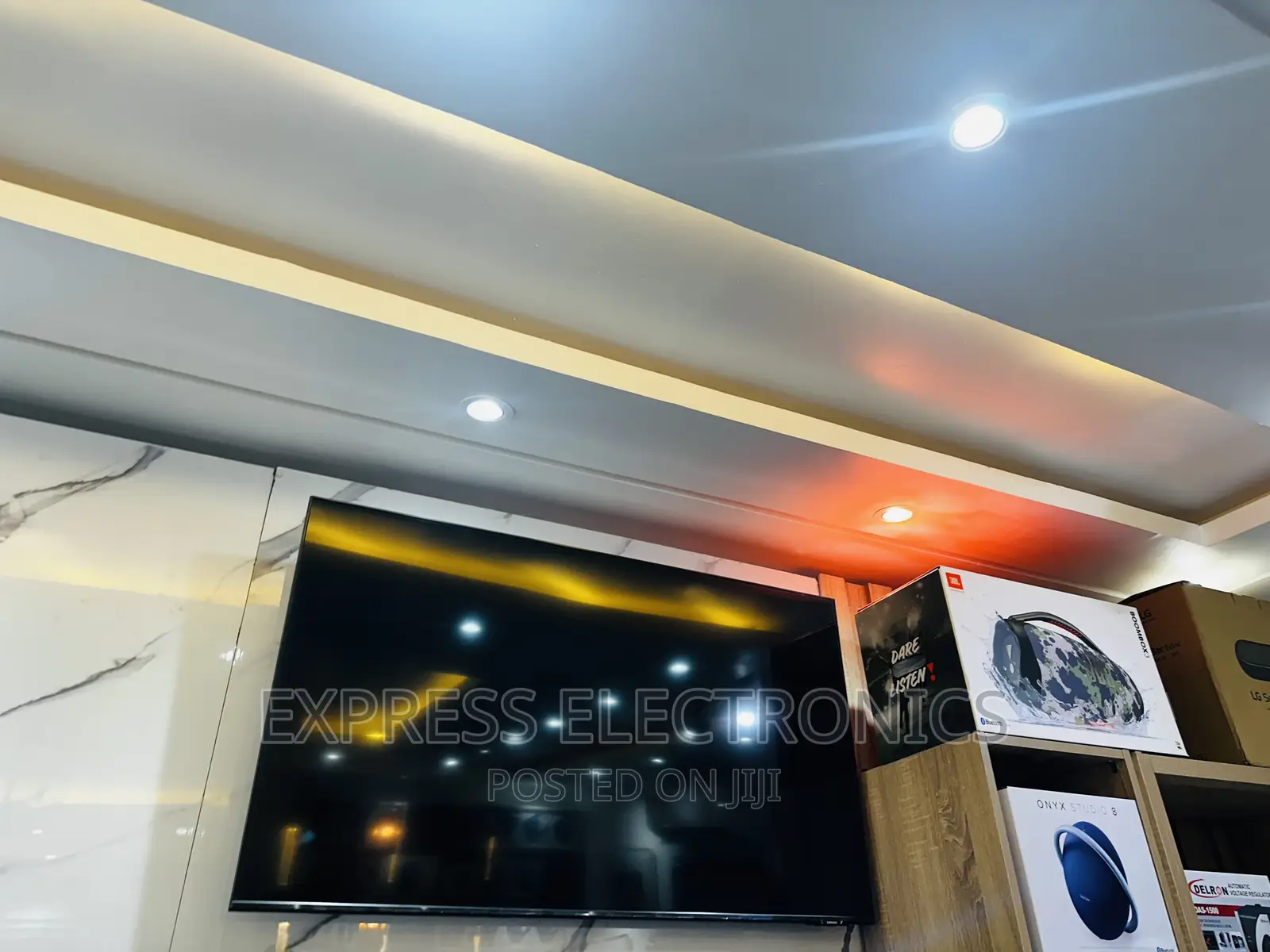 Glossy Slim Sleek Uhd Smart Samsung 50”Au7172 Tv