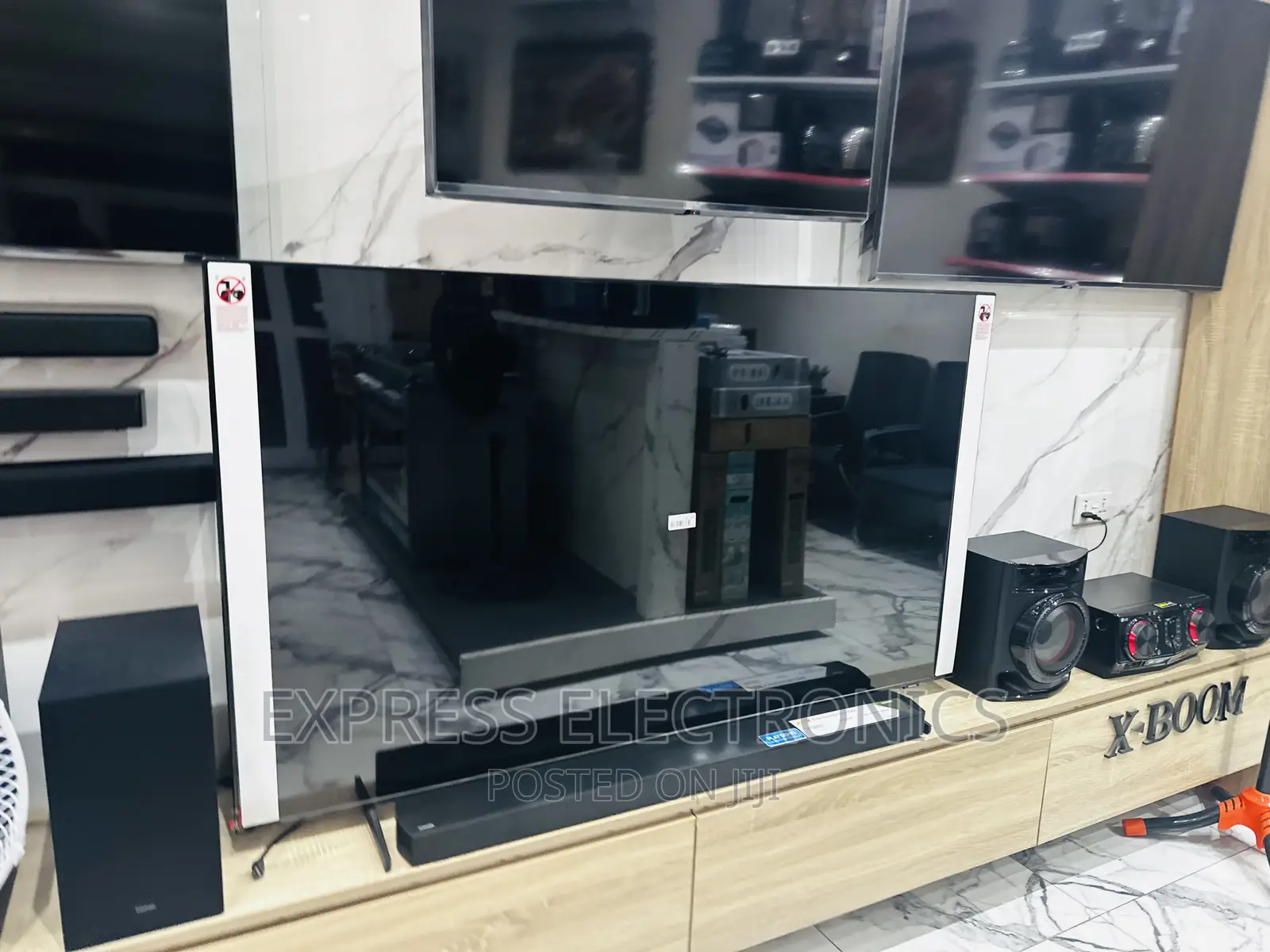 Original Sleek Slim Samsung UHD Smart LED 65”Bu8002,.