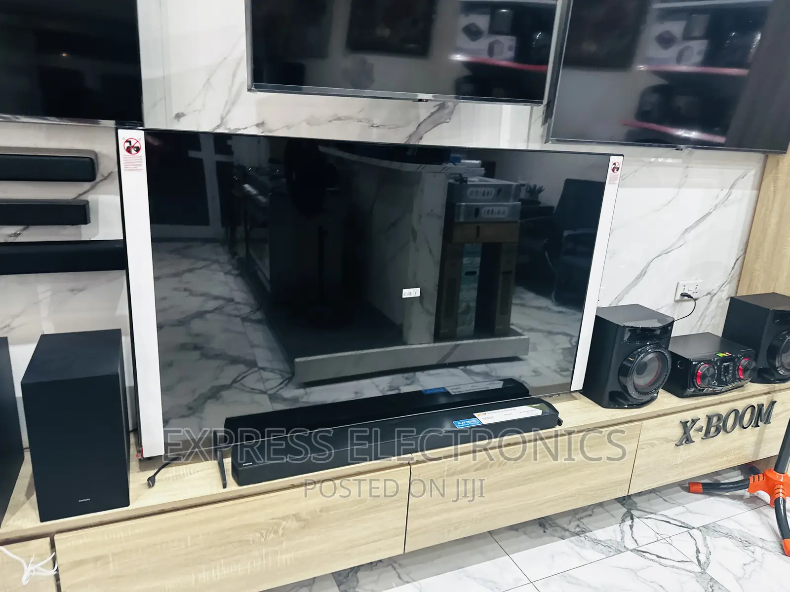 Original Sleek Slim Samsung UHD Smart LED 65”Bu8002,.