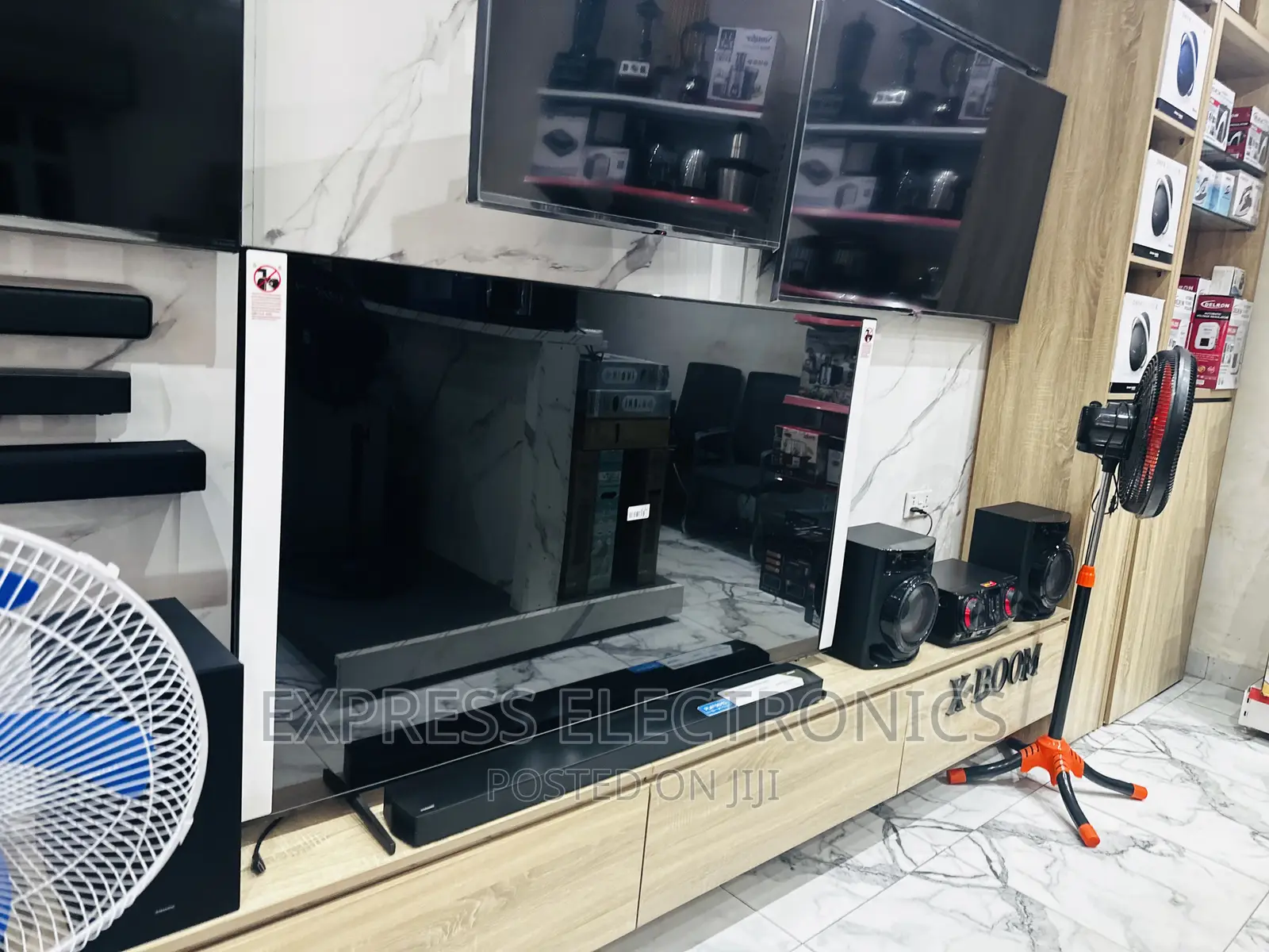 High Quality Sleek. Slim UHD Smart Samsung 65”Bu8000