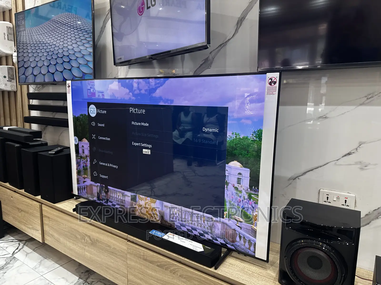  in Sleek Slim UHD Smart Samsung 65”Bu8002 Tv 