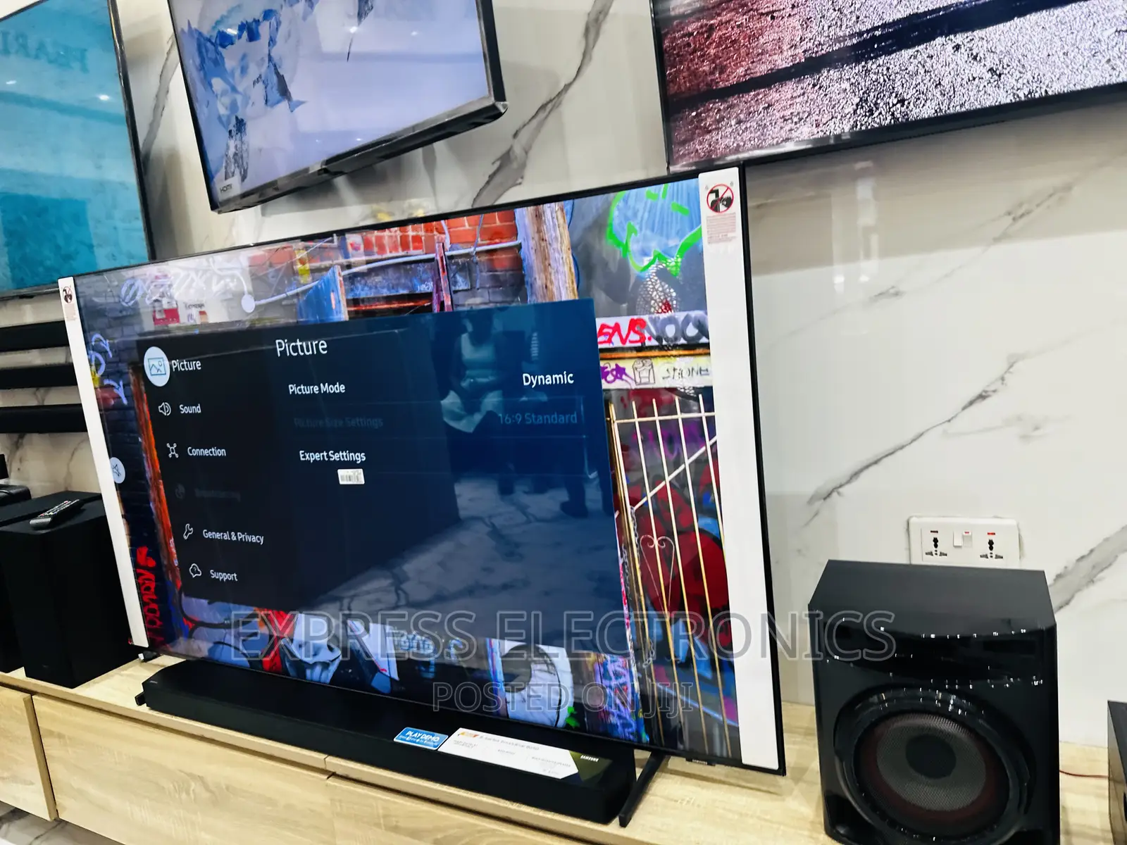 in Sleek Slim UHD Smart Samsung 55”Cu7172