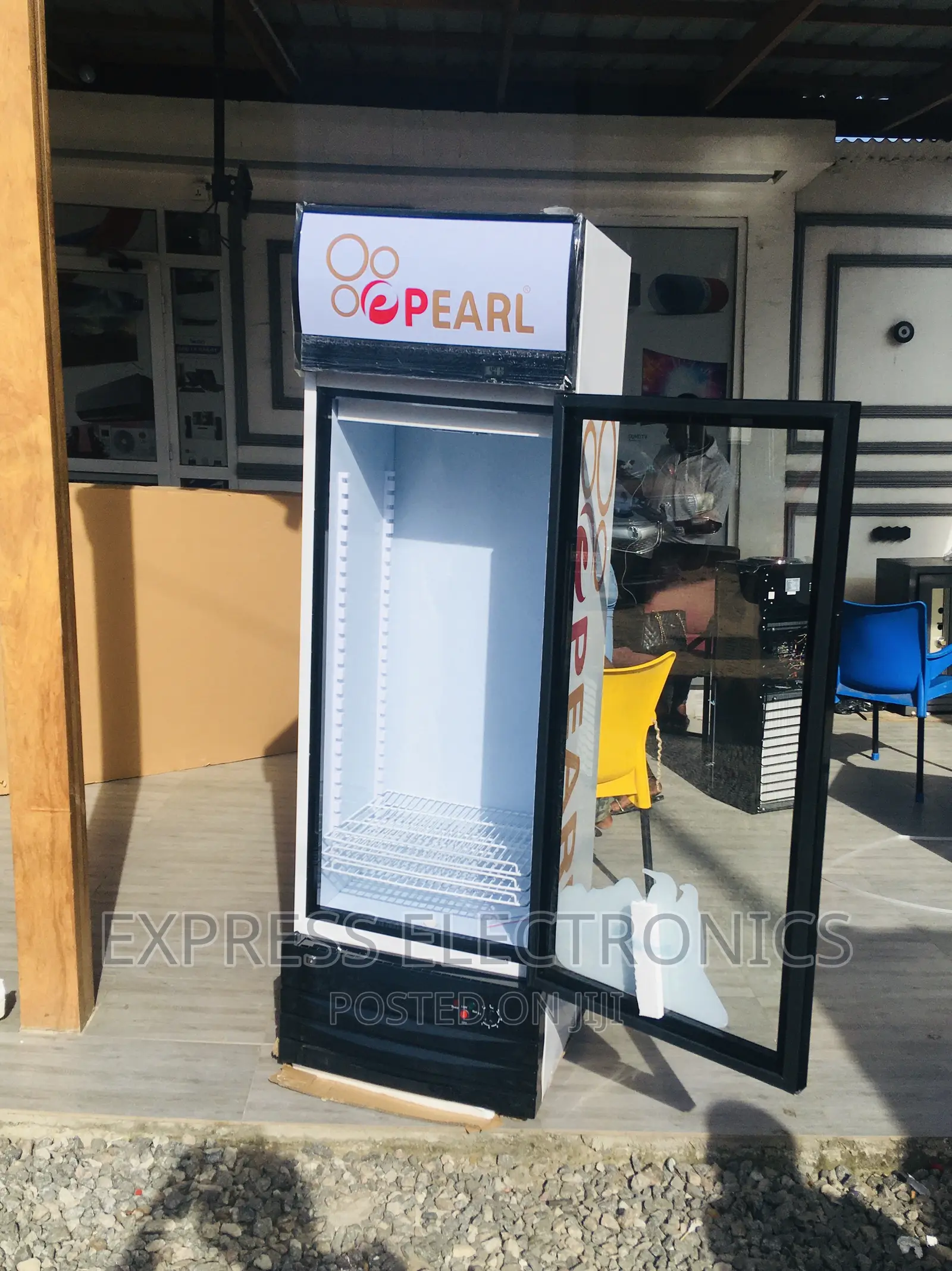 Sleek Design White —Pearl PVC-28 Fridge Display