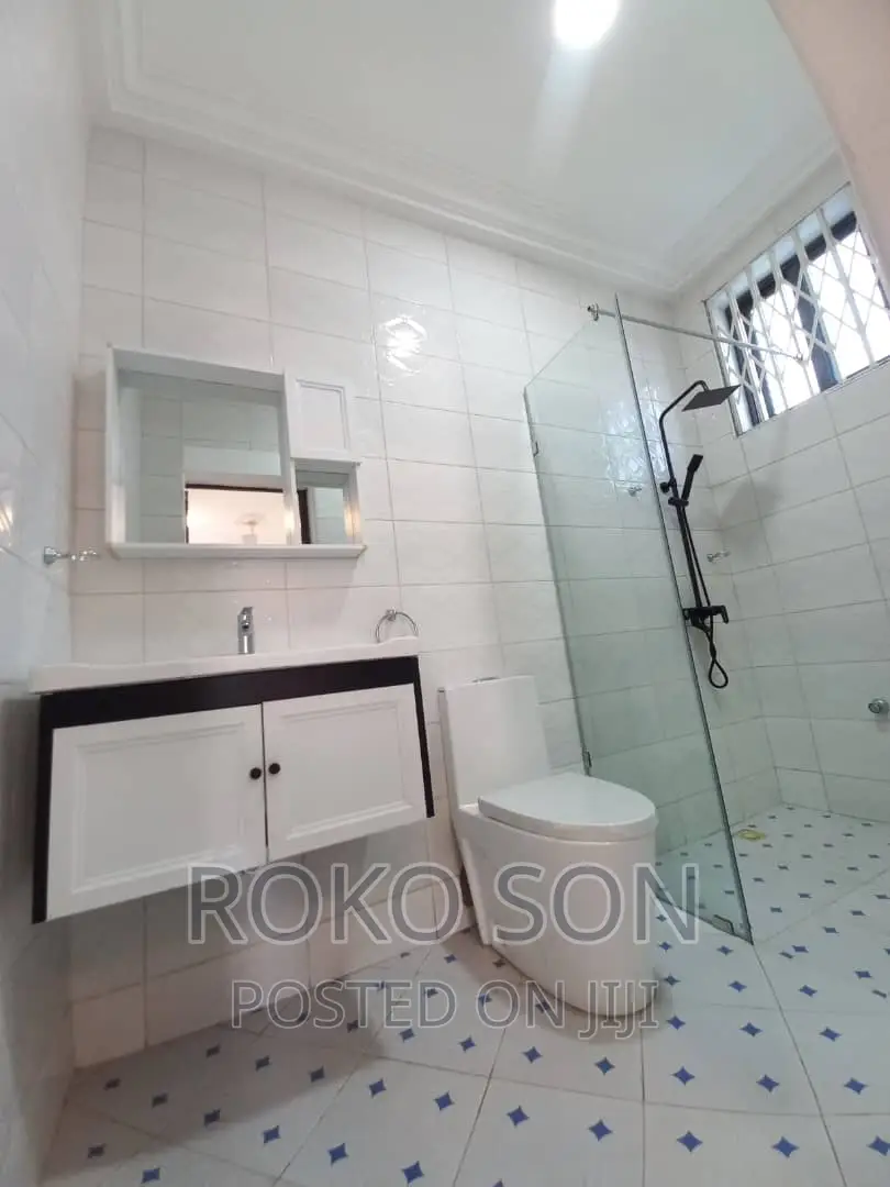 5bdrm Duplex in Dr Roko, Tema Metropolitan for sale
