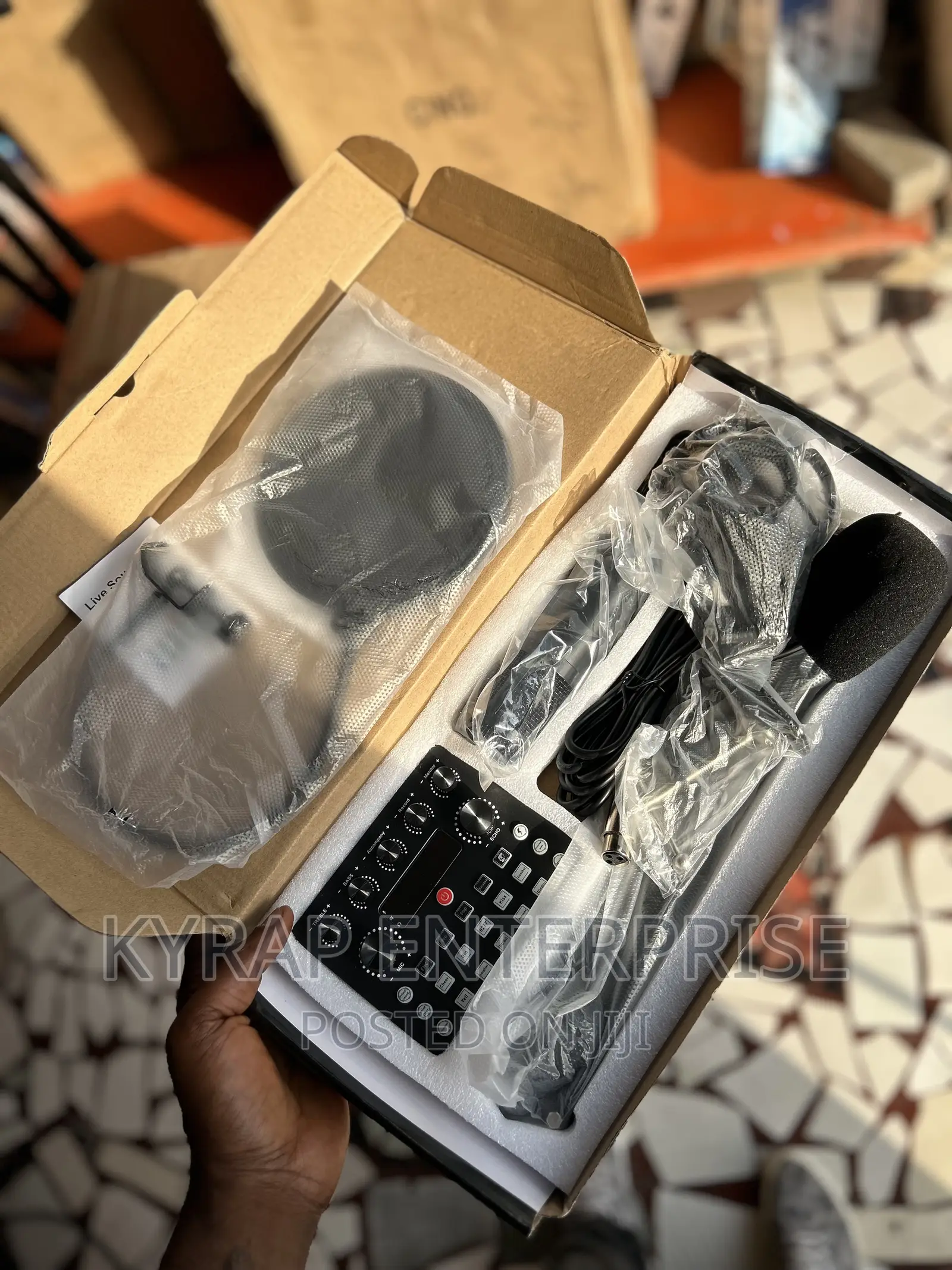 Studio and Podcast Set Bm-800 With V8 Card