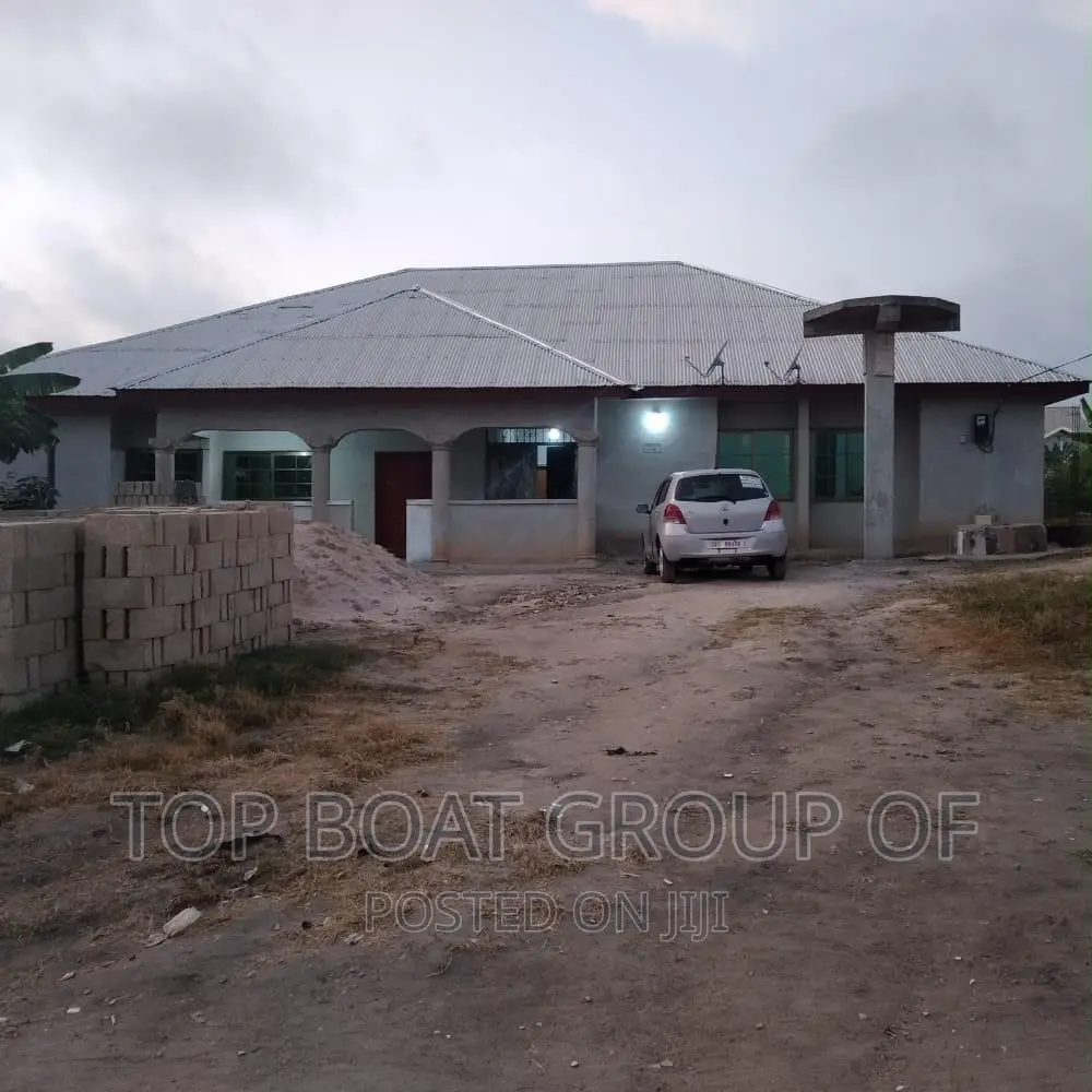 Furnished 6bdrm House in Top Boat Estate, Kumasi Metropolitan for sale