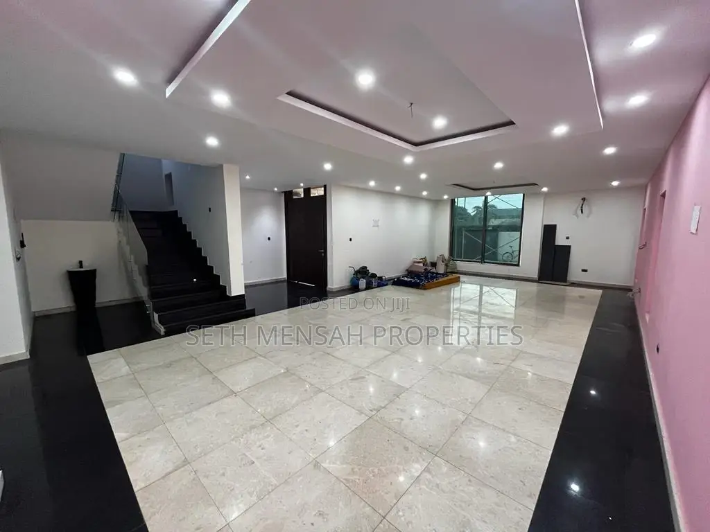 5bdrm Mansion in Skm, East Legon for sale