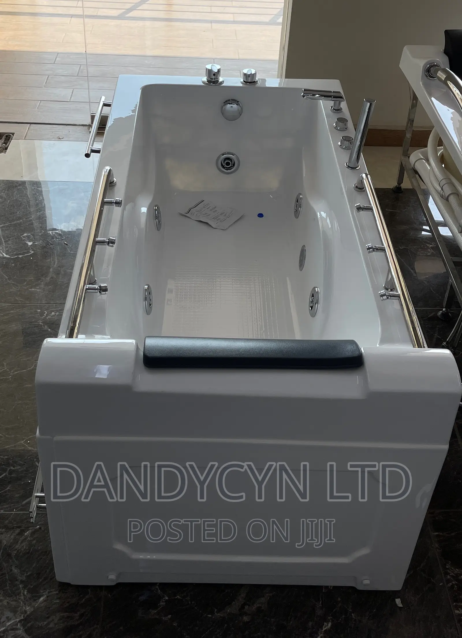 Jacuzzi Bathtub
