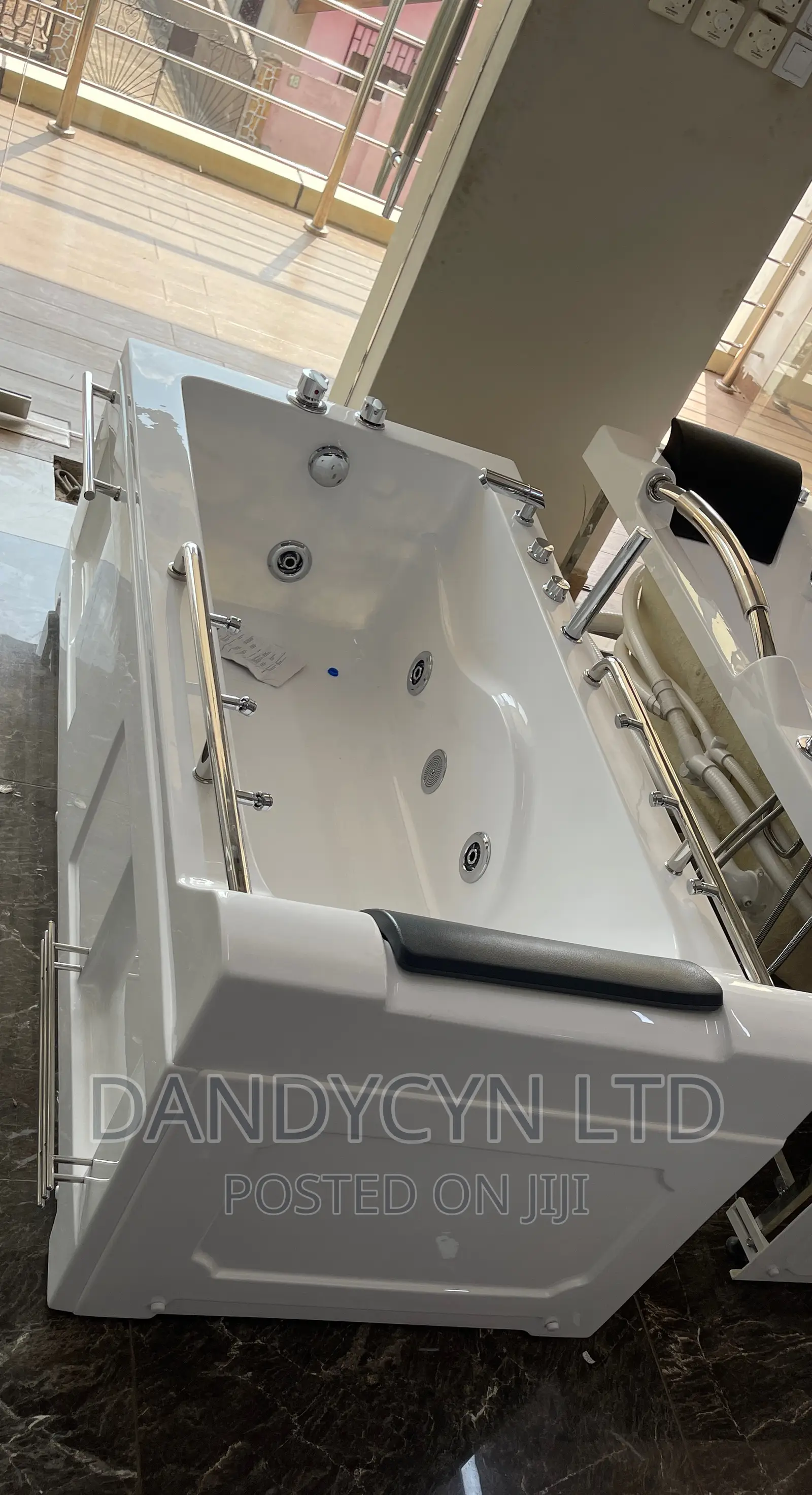 Jacuzzi Bathtub
