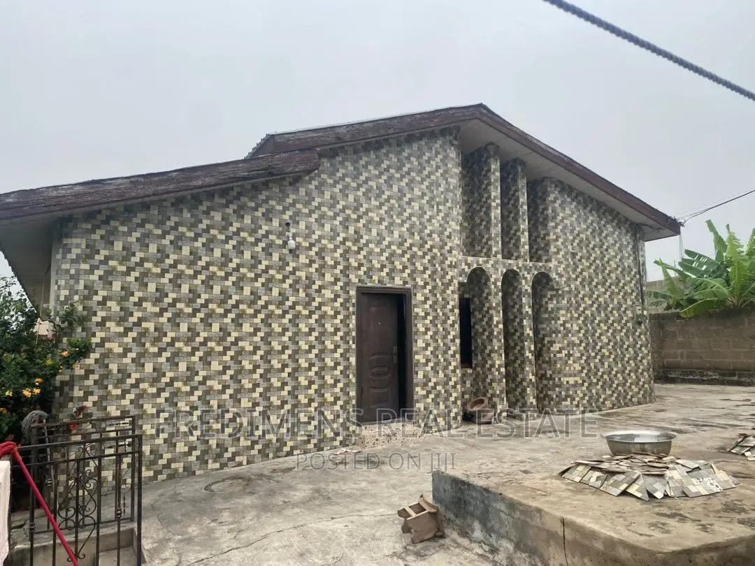 6bdrm House in Fredimens Real, Kumasi Metropolitan for sale