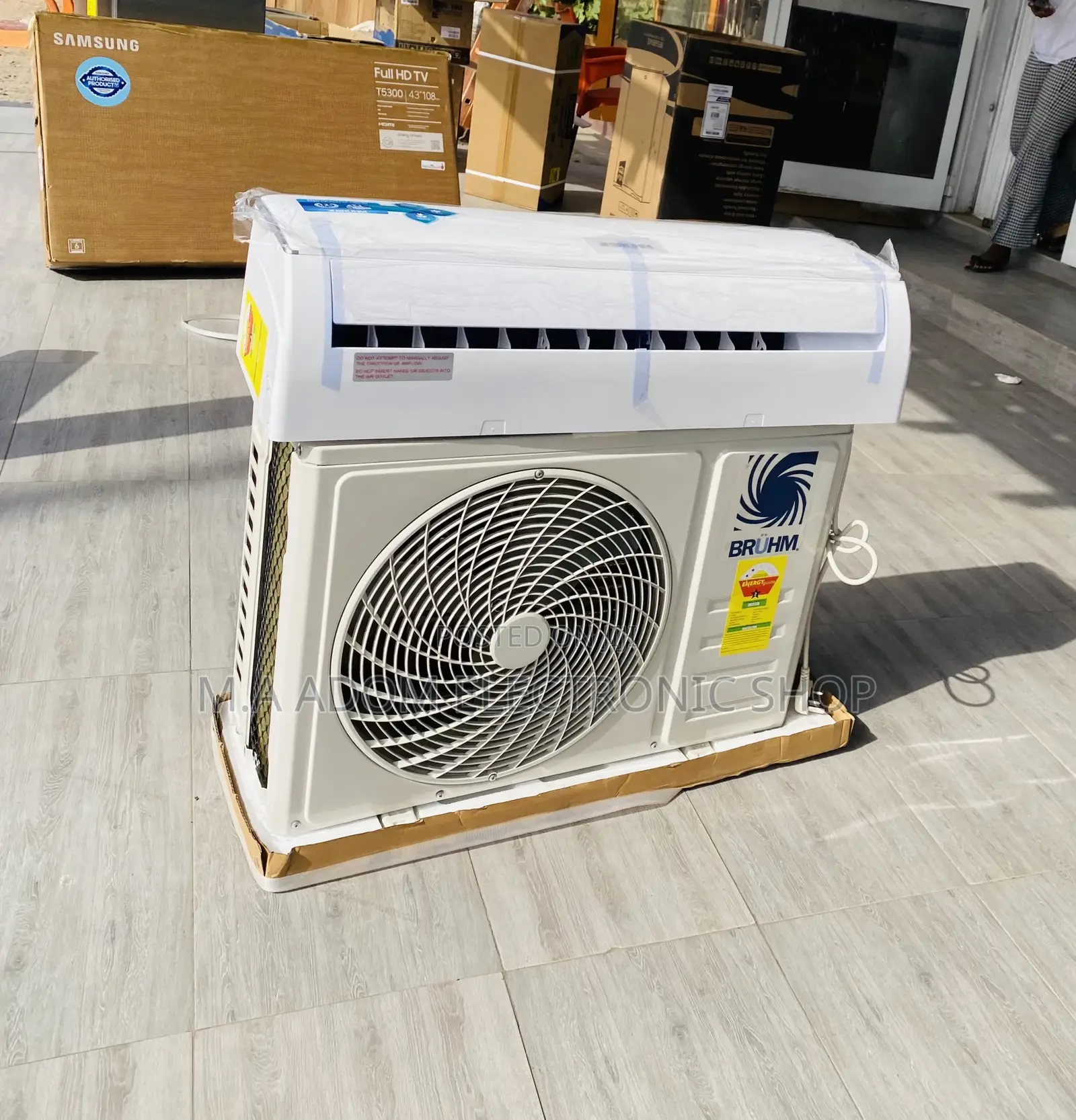 Super Chilling Bruhm 1.5hp Split Type Air Conditioner(White)