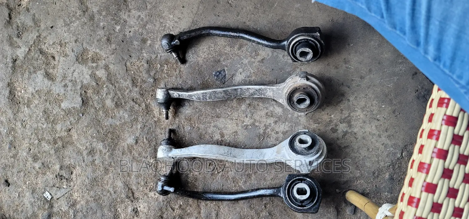Mercedes Benz C Classe LOWER ARM SET in Stock