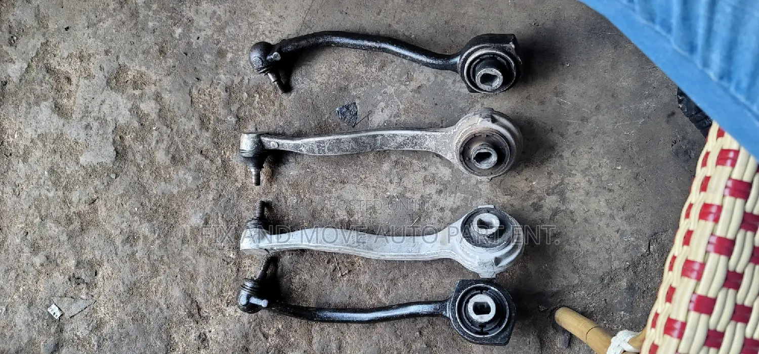 Mercedes Benz C Classe LOWER ARM SET in Stock