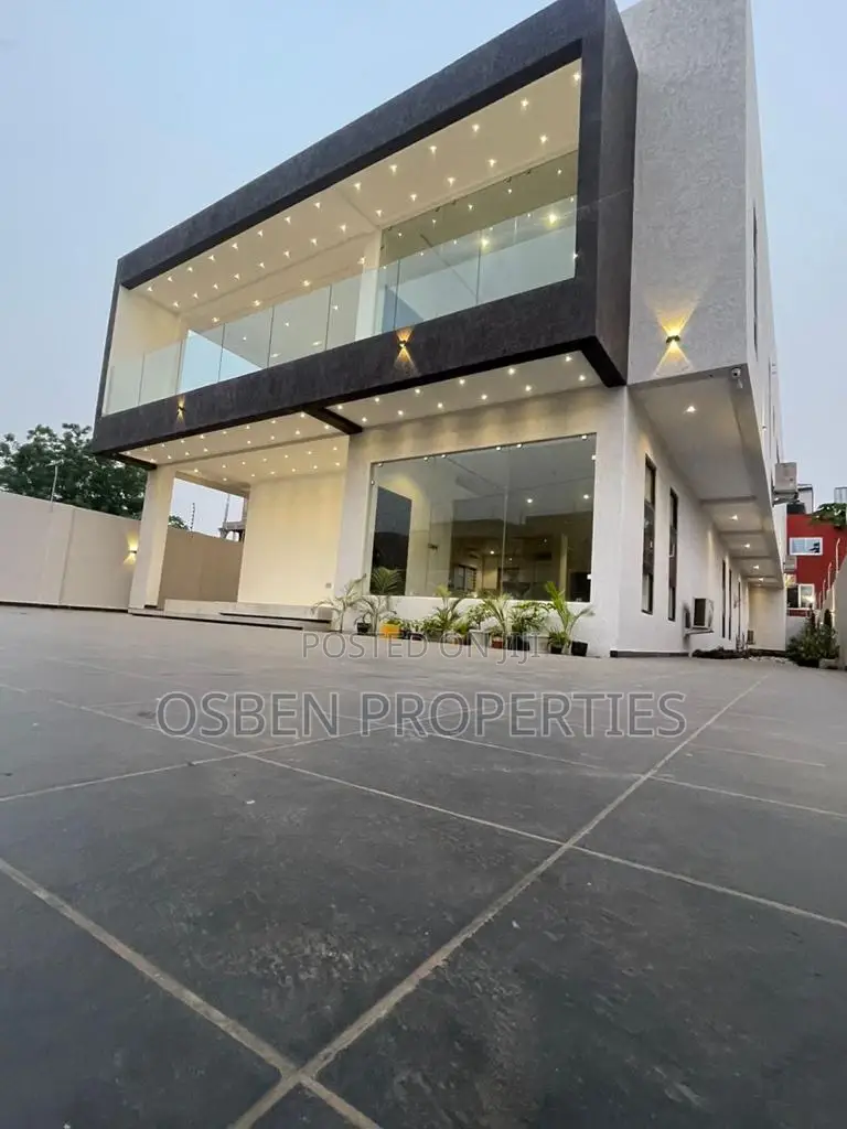 8bdrm Mansion in Pleasant Properties, Cantonments for sale