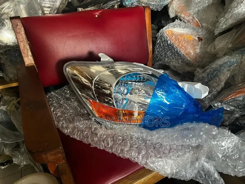 Yaris 2006,2007, 2008,2009,2010 Headlights Pair