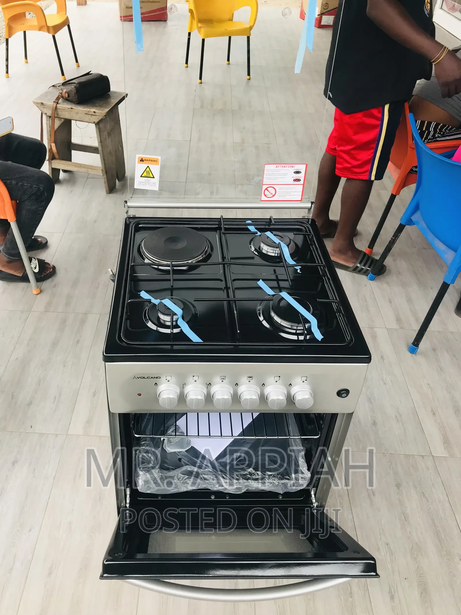 Original Volcano 3 Gas + 1 Electric Burner With Glass Lid.
