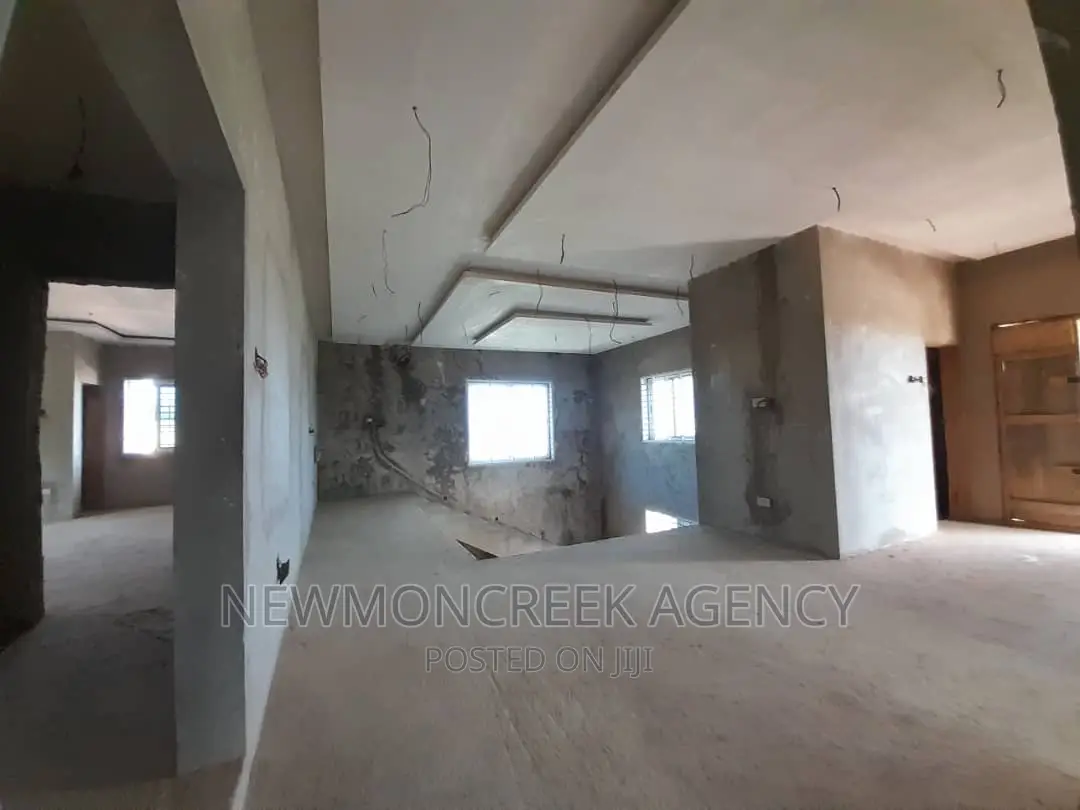 4bdrm Duplex in With Mountain View’S, Accra Metropolitan for sale