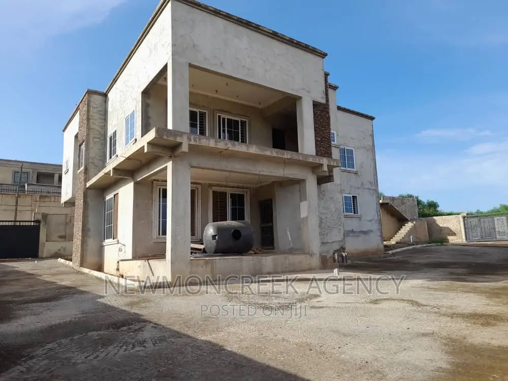 4bdrm Duplex in With Mountain View’S, Accra Metropolitan for sale