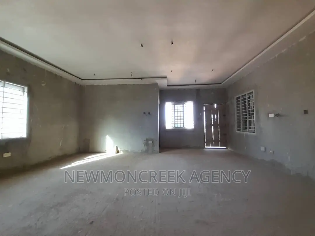 4bdrm Duplex in With Mountain View’S, Accra Metropolitan for sale