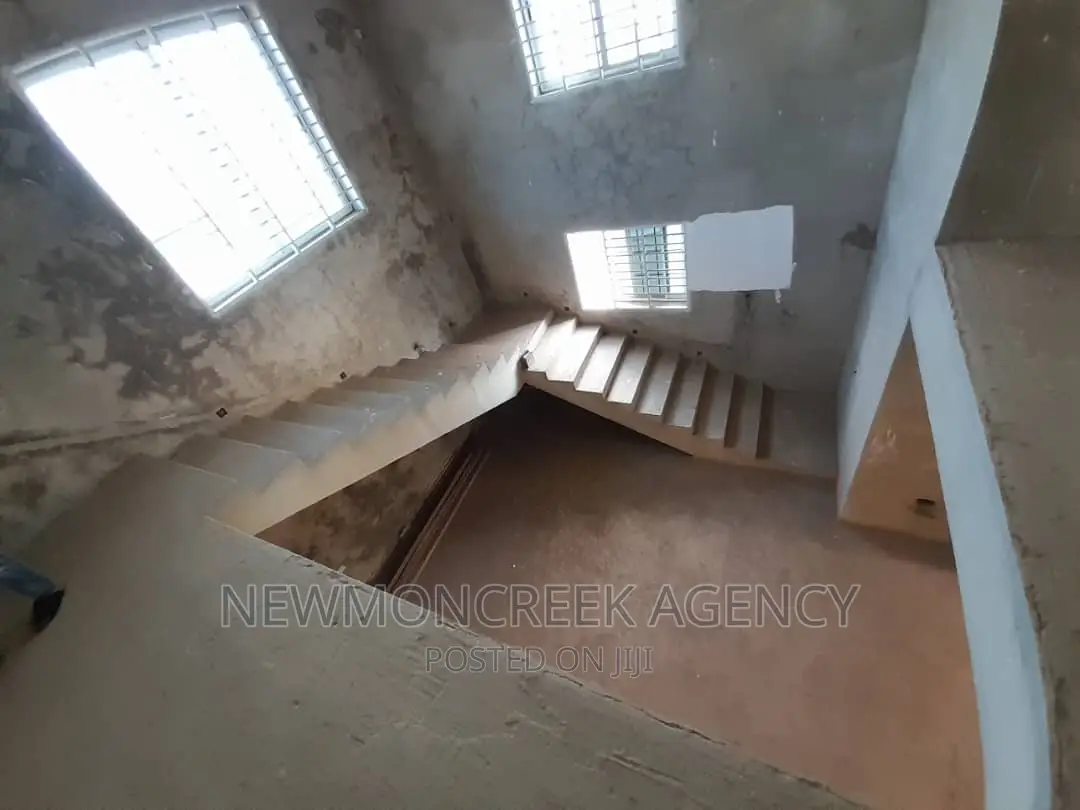 4bdrm Duplex in With Mountain View’S, Accra Metropolitan for sale